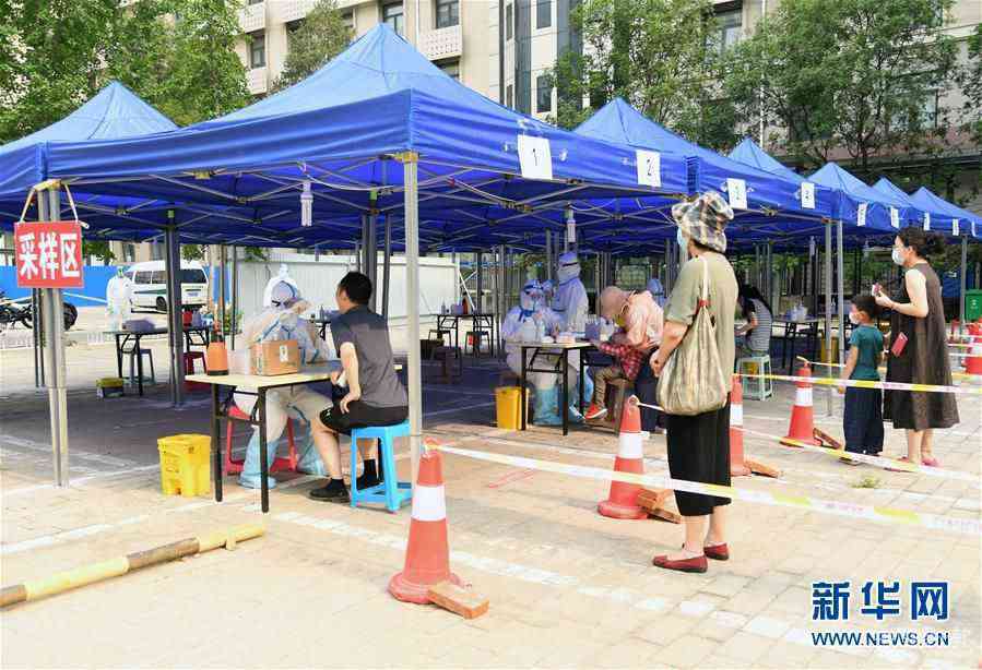 （新華全媒頭條·圖文互動）（4）構筑守護城市、守護生命的堅強防線——北京開展大規模核酸檢測