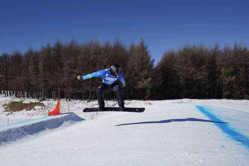 運動員在比賽中。陳亮攝